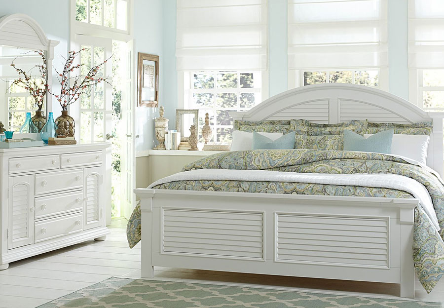 Liberty Furniture Summer House White King Bed, Dresser, and Mirror